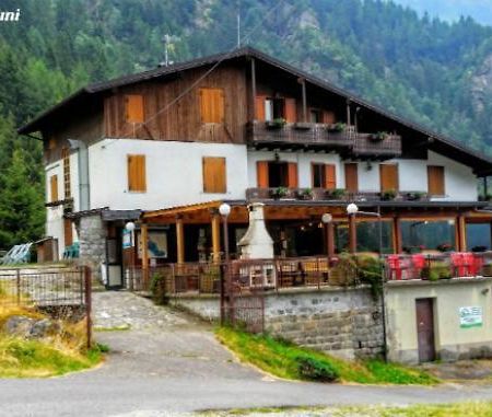 ホテル Rifugio Stella Alpina Saviore dell'Adamello エクステリア 写真