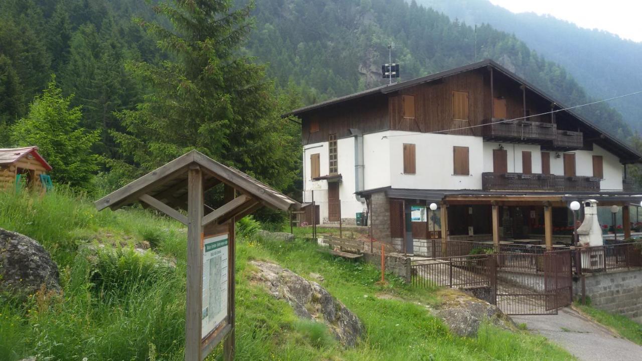 ホテル Rifugio Stella Alpina Saviore dell'Adamello エクステリア 写真
