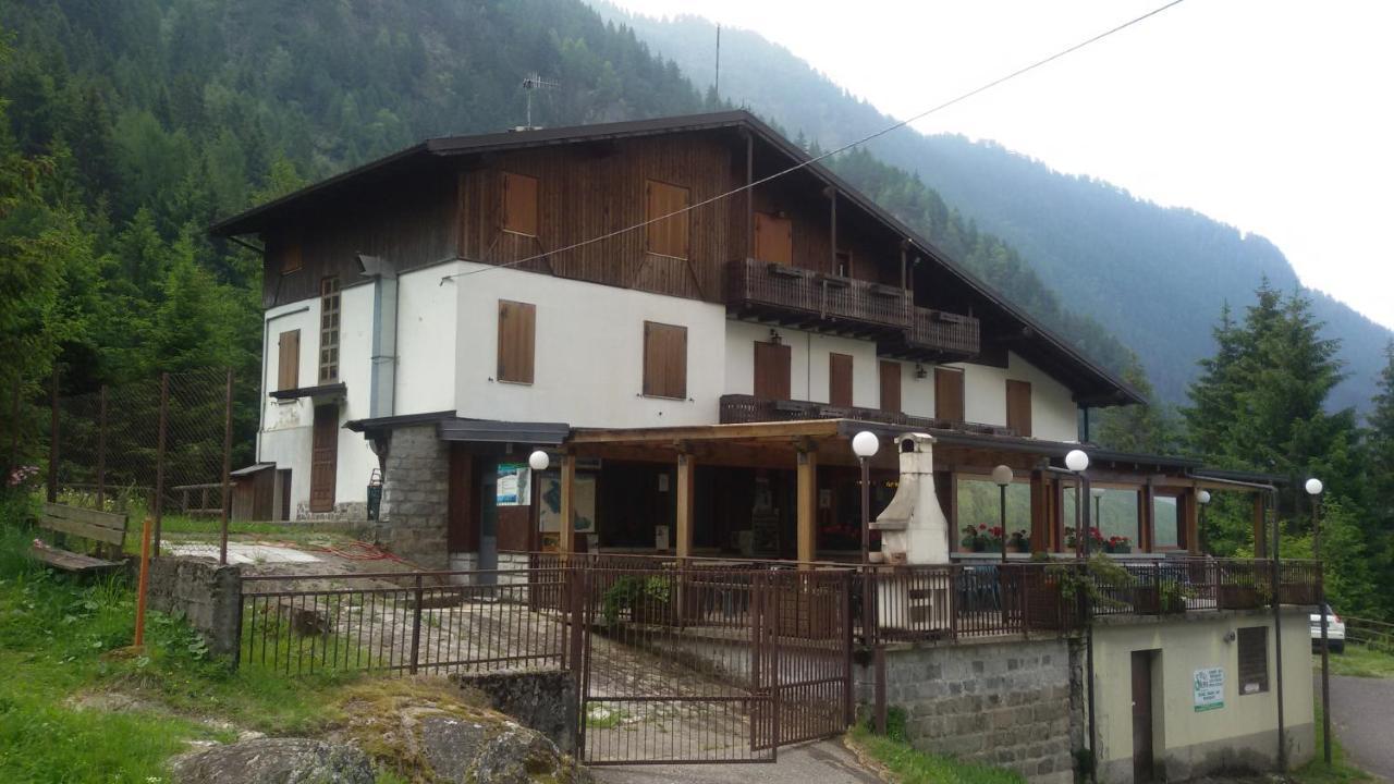 ホテル Rifugio Stella Alpina Saviore dell'Adamello エクステリア 写真