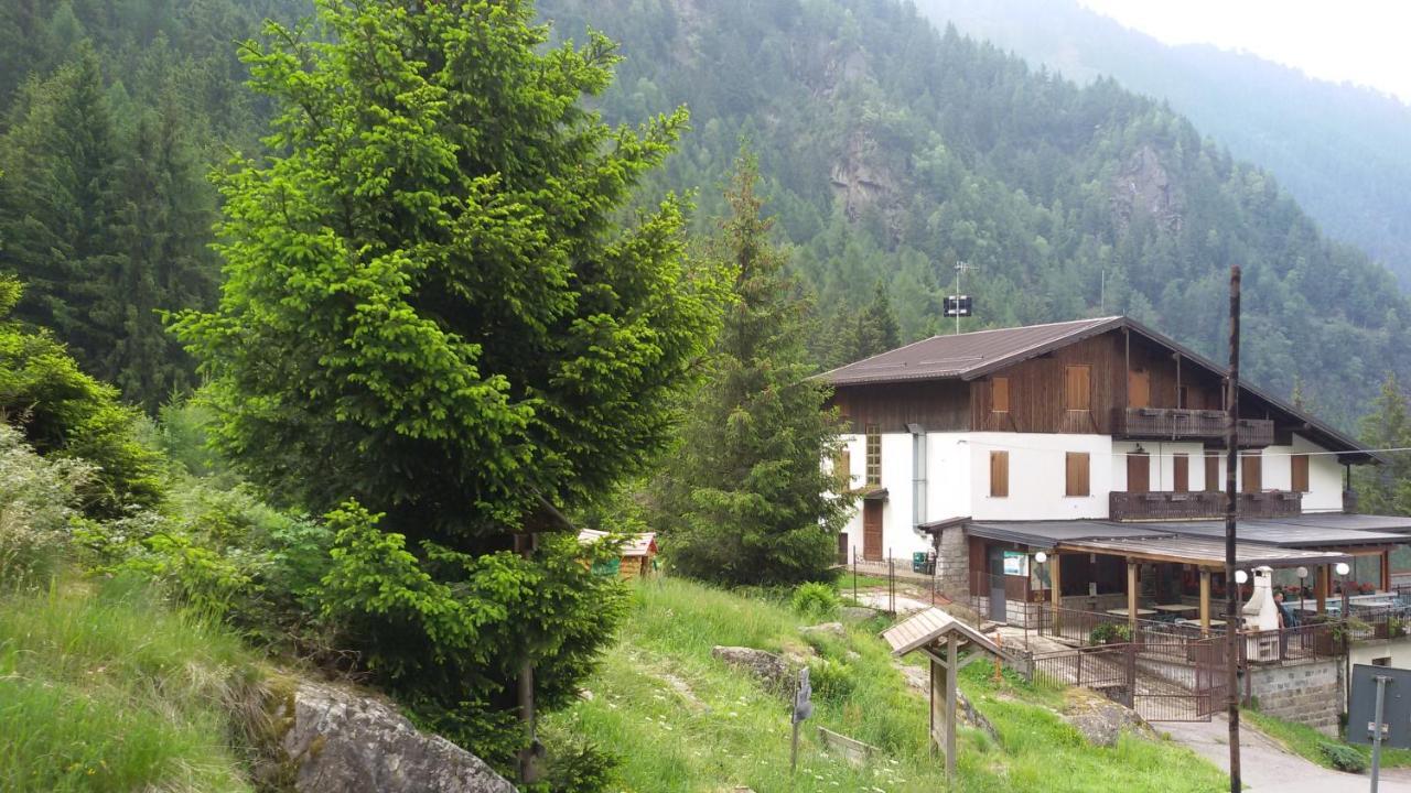 ホテル Rifugio Stella Alpina Saviore dell'Adamello エクステリア 写真