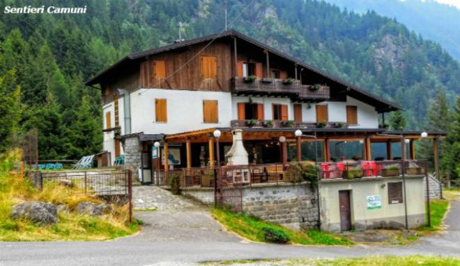 ホテル Rifugio Stella Alpina Saviore dell'Adamello エクステリア 写真
